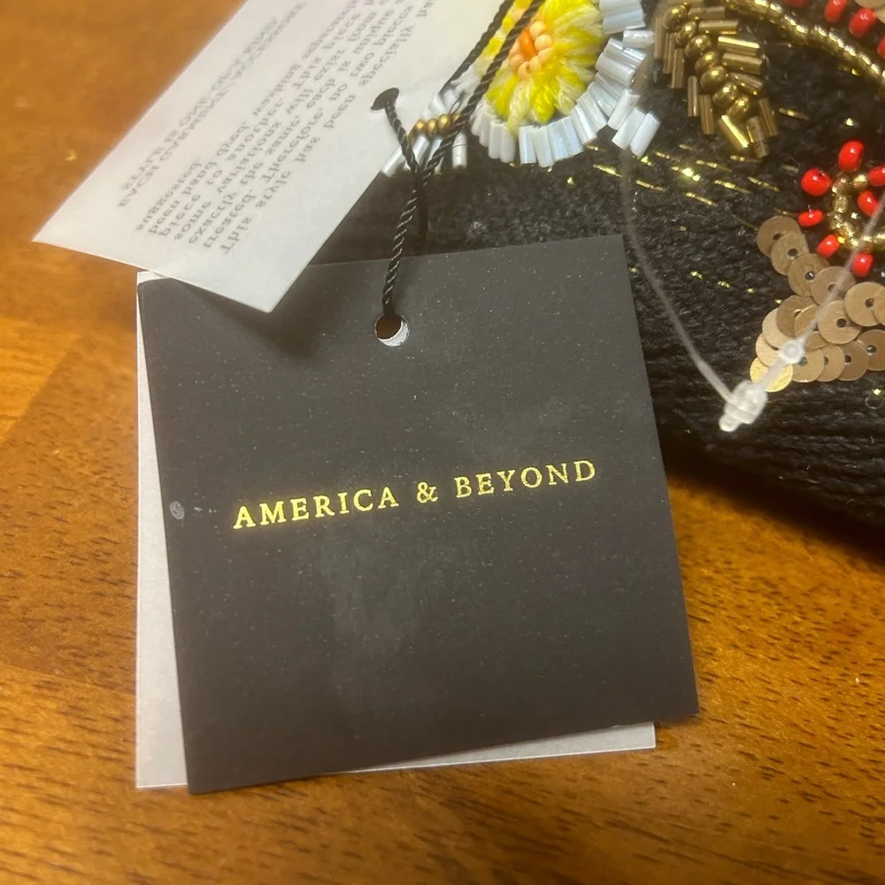 Sold America and Beyond bag. NWT. - Picture 4 of 7